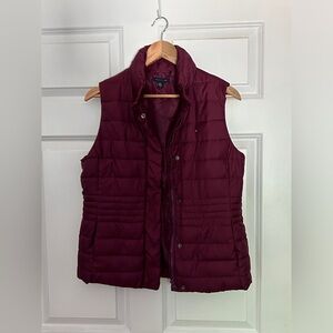 Tommy Hilfiger burgundy vest, medium